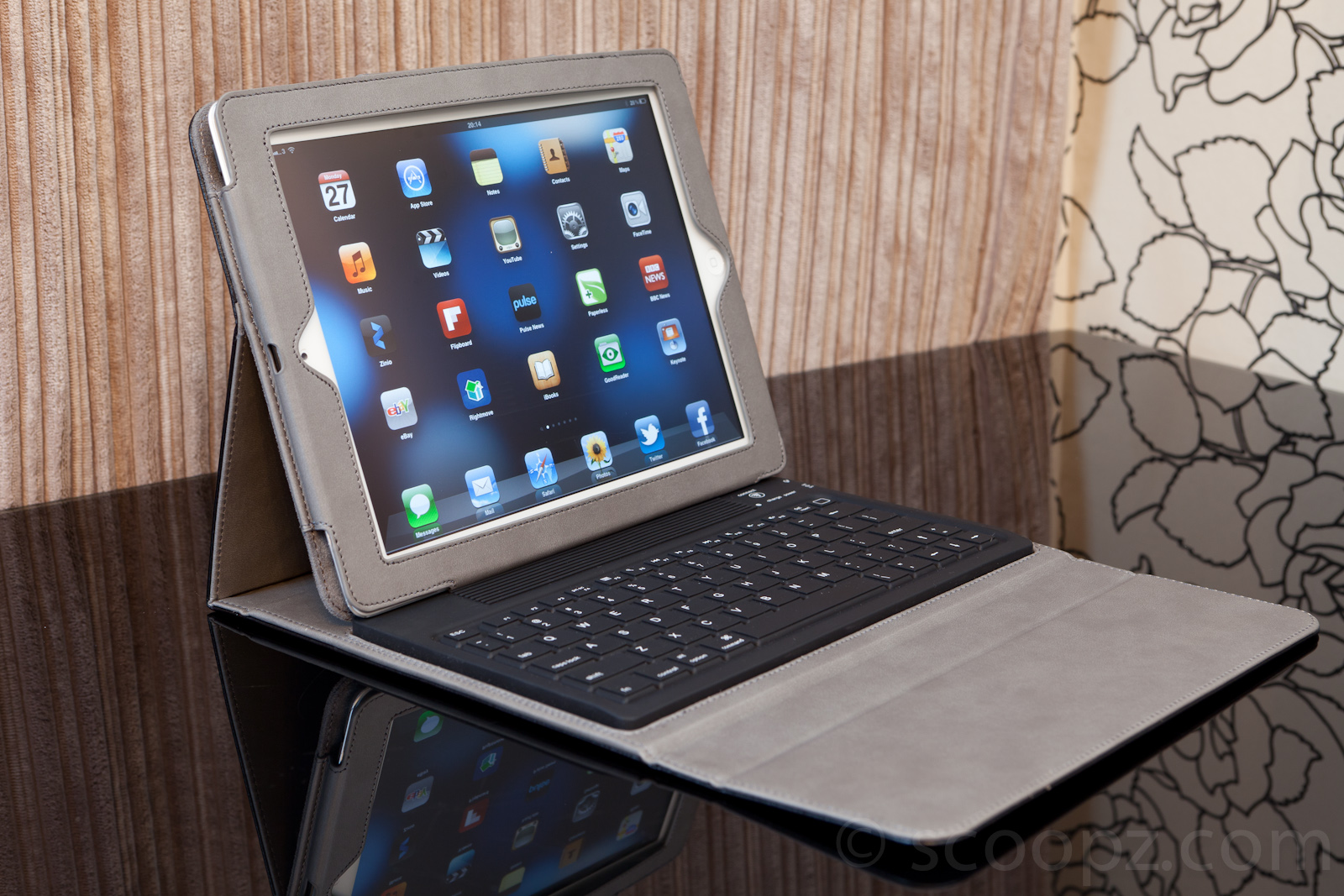 KeyCase iPad 2 Folio Deluxe with Bluetooth Keyboard ...